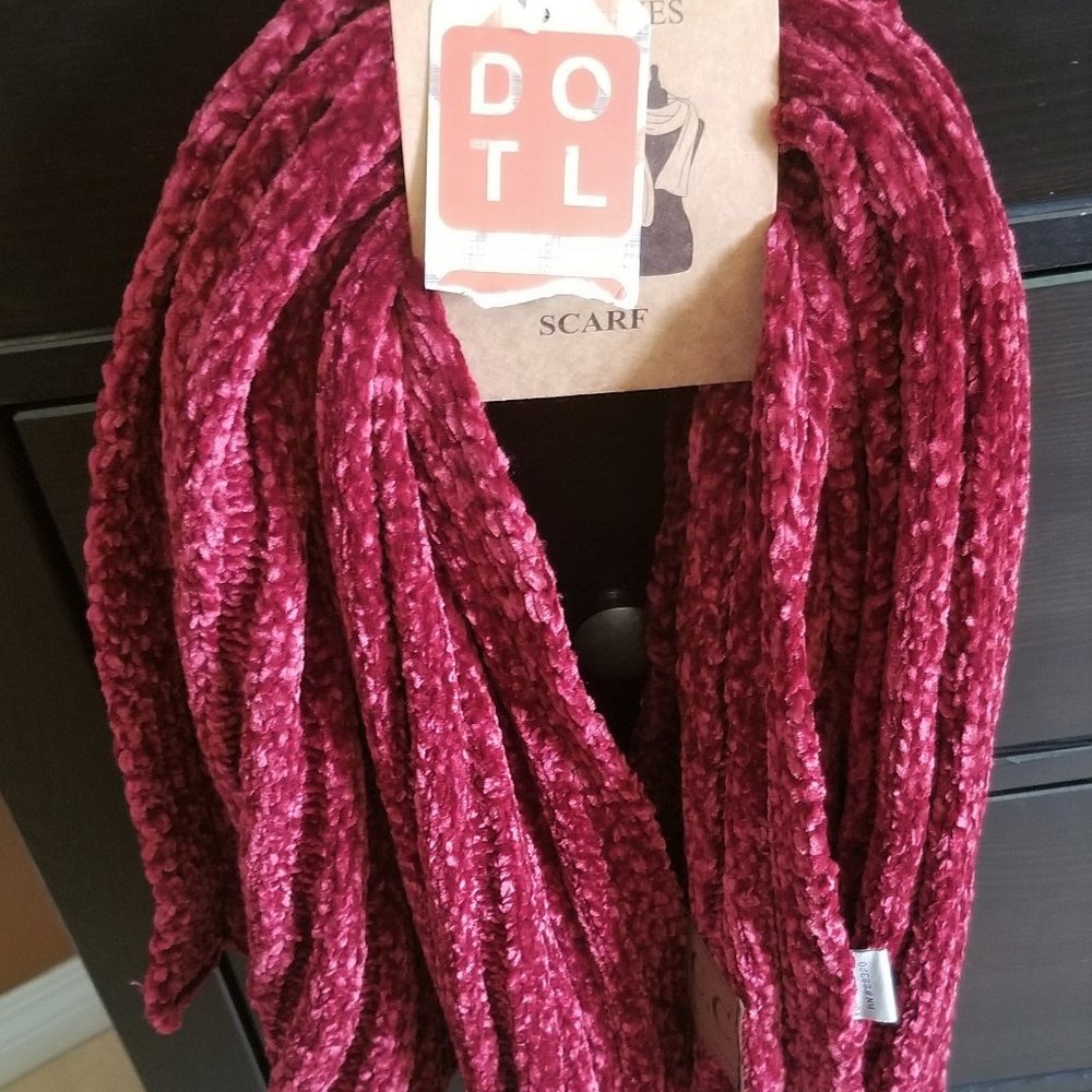 BNWT Wrap Around Scarf